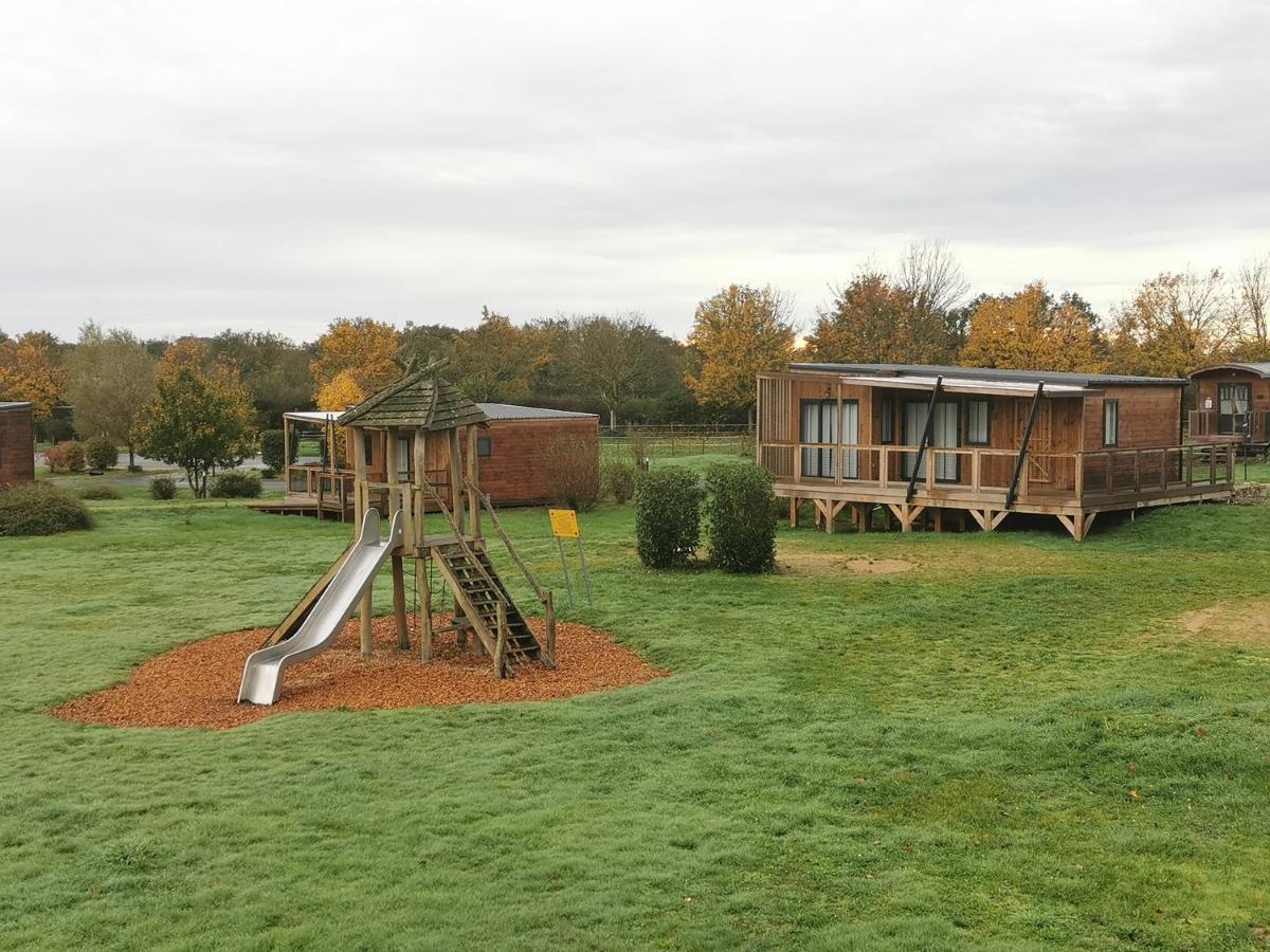 Le Village De Cottages - Le Pole Du Cheval Et De L'Ane Lignières Eksteriør bilde